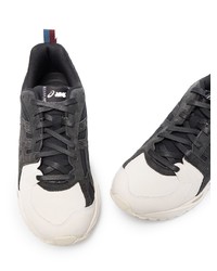 Chaussures de sport en daim gris foncé Asics