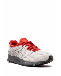 Chaussures de sport en daim grises Asics