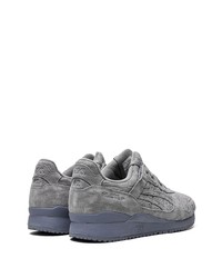 Chaussures de sport en daim grises Asics