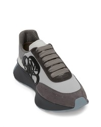 Chaussures de sport en daim grises Alexander McQueen