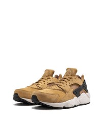 Chaussures de sport en daim marron clair Nike