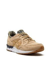 Chaussures de sport en daim marron clair Asics