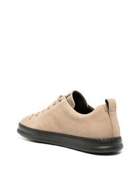 Chaussures de sport en daim marron clair Camper