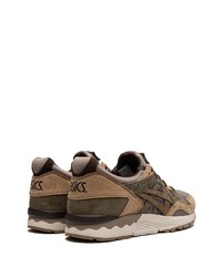 Chaussures de sport en daim marron Asics