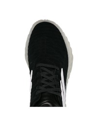 Chaussures de sport en daim noires et blanches adidas