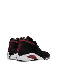 Chaussures de sport en daim noires et blanches Jordan