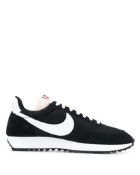 Chaussures de sport en daim noires et blanches Nike