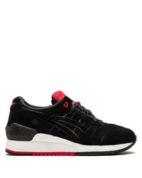 Chaussures de sport en daim noires Asics