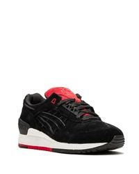 Chaussures de sport en daim noires Asics