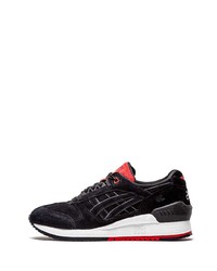 Chaussures de sport en daim noires Asics