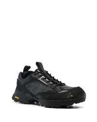 Chaussures de sport en daim noires Roa