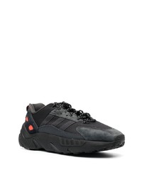 Chaussures de sport en daim noires adidas