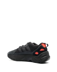 Chaussures de sport en daim noires adidas