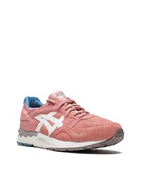 Chaussures de sport en daim roses Asics