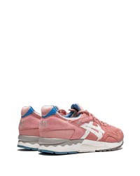 Chaussures de sport en daim roses Asics