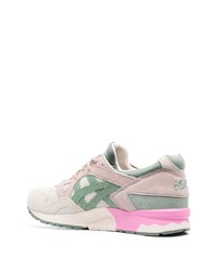 Chaussures de sport en daim roses Asics