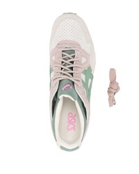 Chaussures de sport en daim roses Asics