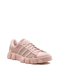 Chaussures de sport en daim roses adidas