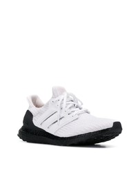 Chaussures de sport en toile blanches adidas