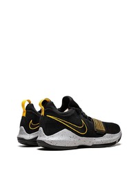 Chaussures de sport en toile noires Nike