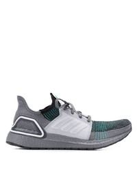 Chaussures de sport grises adidas