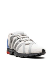 Chaussures de sport grises adidas