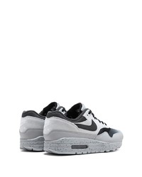 Chaussures de sport grises Nike