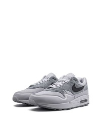 Chaussures de sport grises Nike