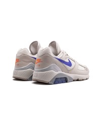 Chaussures de sport grises Nike