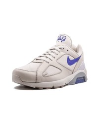 Chaussures de sport grises Nike