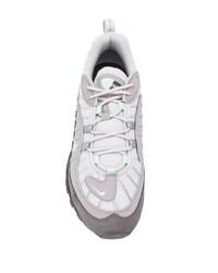 Chaussures de sport grises Nike