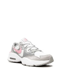 Chaussures de sport grises Nike