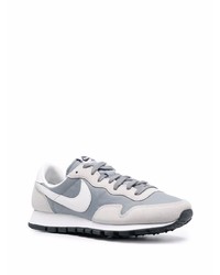 Chaussures de sport grises Nike