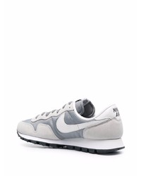 Chaussures de sport grises Nike