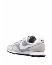 Chaussures de sport grises Nike