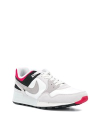 Chaussures de sport grises Nike