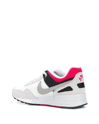 Chaussures de sport grises Nike