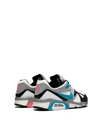 Chaussures de sport grises Nike