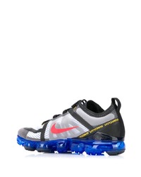 Chaussures de sport grises Nike