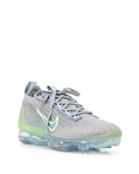 Chaussures de sport grises Nike