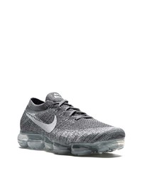 Chaussures de sport grises Nike