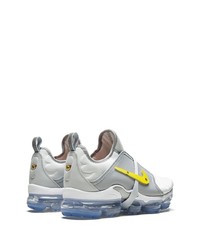 Chaussures de sport grises Nike