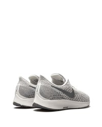 Chaussures de sport grises Nike