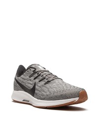 Chaussures de sport grises Nike