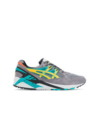 Chaussures de sport grises Asics