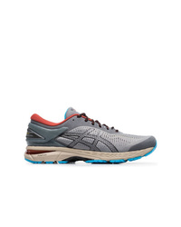 Chaussures de sport grises Asics