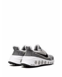 Chaussures de sport grises Nike