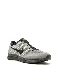 Chaussures de sport grises Nike