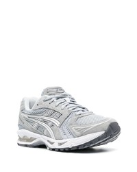 Chaussures de sport grises Asics