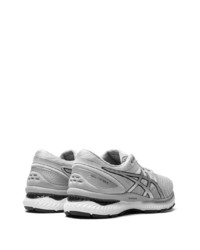 Chaussures de sport grises Asics